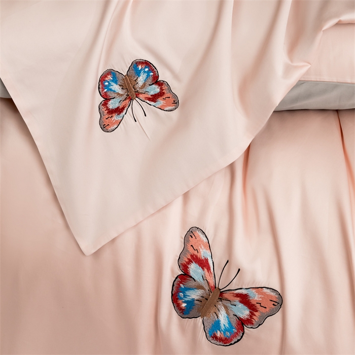 91家纺网 家纺一手货源 找家纺 蓝米卡夫 2024新款A类100支全棉刺绣蝶恋系列四件套(礼盒包装） 蝶恋100支-蔷薇粉配雅士灰