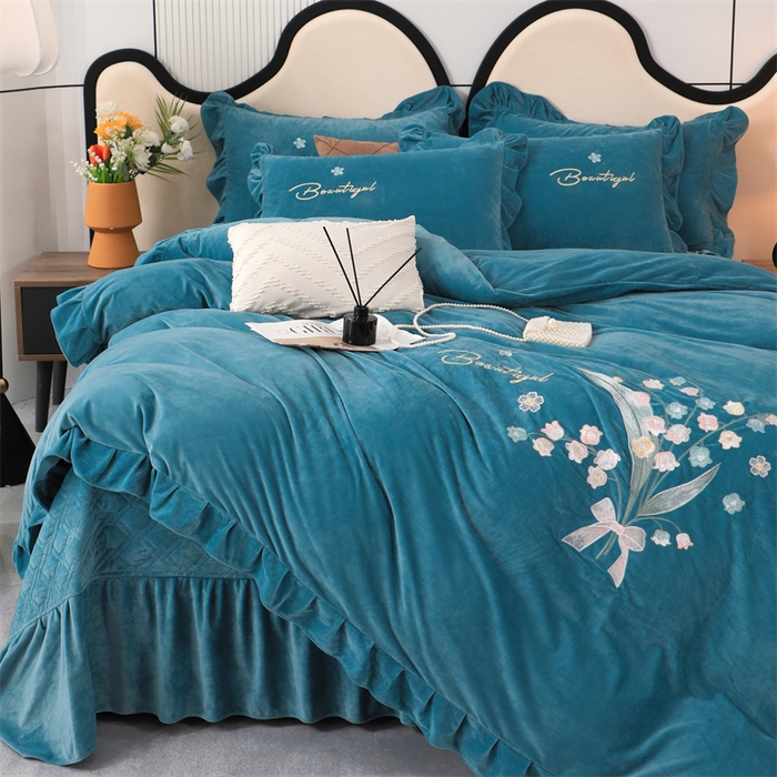 91家纺网 家纺一手货源 找家纺 优姿家纺 2024新品宝宝绒11斤夹棉床盖保暖四件套 铃兰花-宝石蓝