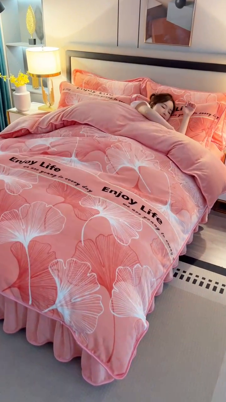 91家纺网 家纺一手货源 找家纺 望淮 2025新款230g印花金貂绒牛奶绒四件套 银杏满地粉