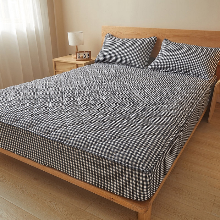 91家纺网 家纺一手货源 找家纺 多谷家纺 2024新款格子无印风系列棉花夹棉床笠 黑小格