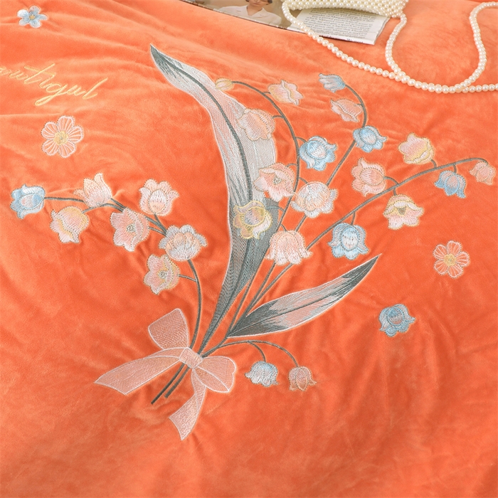 91家纺网 家纺一手货源 找家纺 优姿家纺 2024新品宝宝绒11斤夹棉床盖保暖四件套 铃兰花-橙色