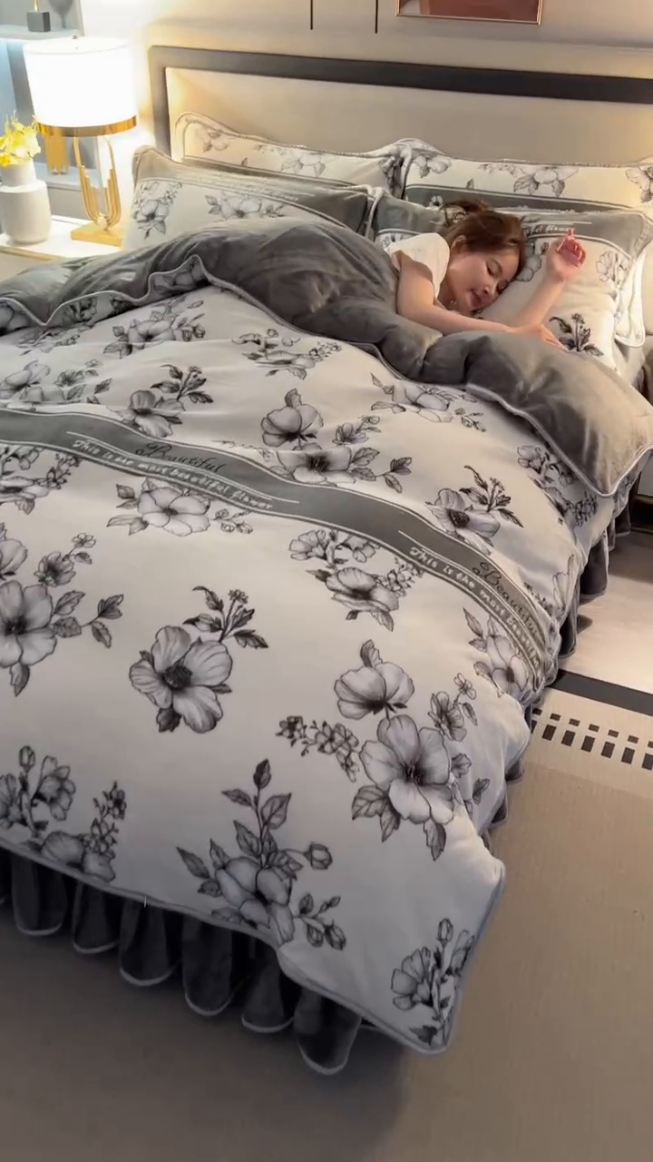 91家纺网 家纺一手货源 找家纺 望淮 2025新款230g印花金貂绒牛奶绒四件套 素色花卉