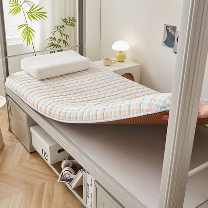 91家纺网 家纺一手货源 找家纺 花言狐语 2025新款单人床无印居家风藤席双面可用床垫 冰淇淋格