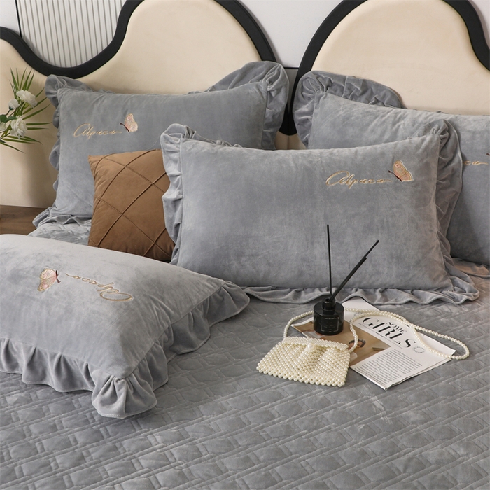 91家纺网 家纺一手货源 找家纺 优姿家纺 2024新品宝宝绒11斤夹棉床盖保暖四件套 小资生活-轻奢灰