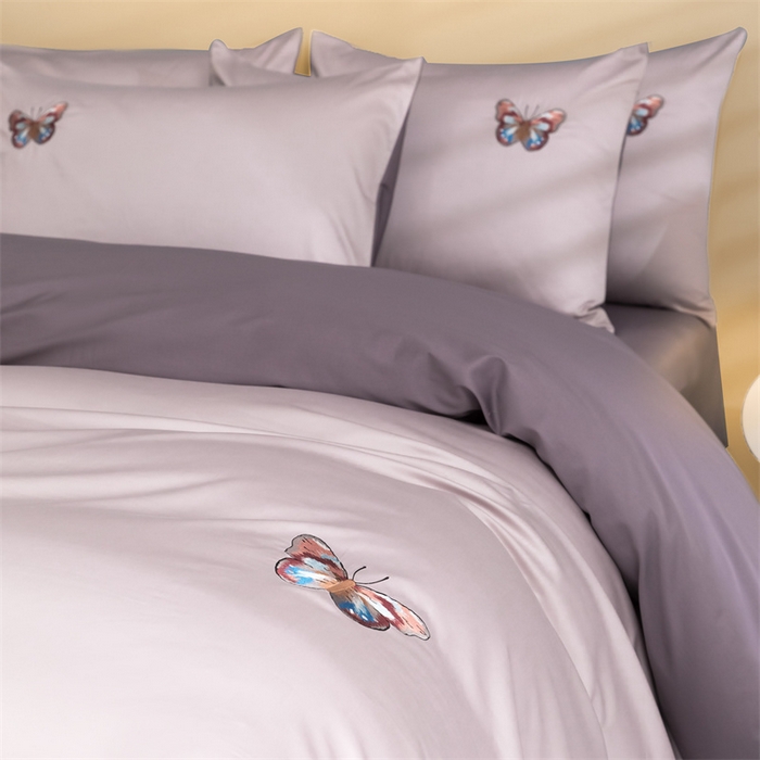 91家纺网 家纺一手货源 找家纺 蓝米卡夫 2024新款A类100支全棉刺绣蝶恋系列四件套(礼盒包装） 蝶恋100支-山梗紫+暮夜紫