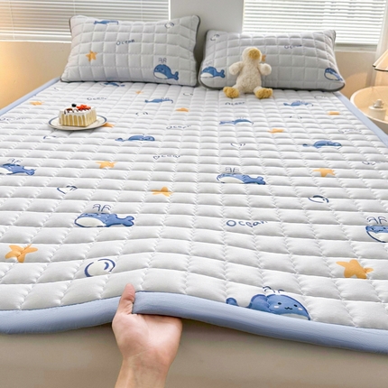 91家纺网 家纺一手货源 找家纺 （总）花言狐语 2025新款水洗棉加厚夹棉防滑床褥子（印花系列）-大床