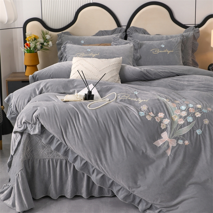 91家纺网 家纺一手货源 找家纺 优姿家纺 2024新品宝宝绒11斤夹棉床盖保暖四件套 铃兰花-轻奢灰