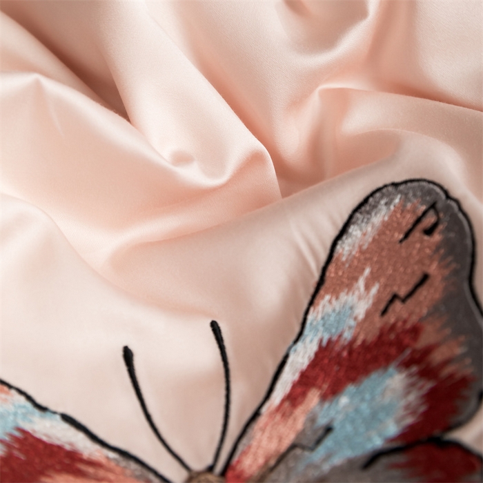 91家纺网 家纺一手货源 找家纺 蓝米卡夫 2024新款A类100支全棉刺绣蝶恋系列四件套(礼盒包装） 蝶恋100支-蔷薇粉配雅士灰