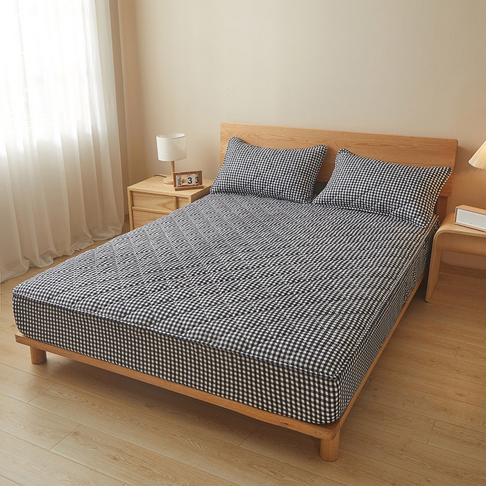 91家纺网 家纺一手货源 找家纺 多谷家纺 2024新款格子无印风系列棉花夹棉床笠 黑小格