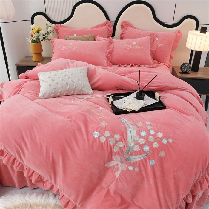 91家纺网 家纺一手货源 找家纺 优姿家纺 2024新品宝宝绒11斤夹棉床盖保暖四件套 铃兰花-少女粉