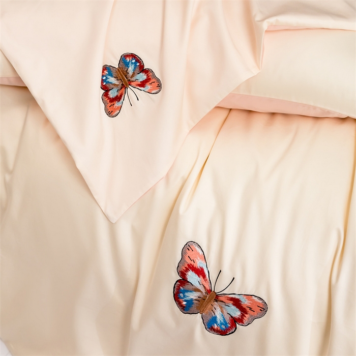 91家纺网 家纺一手货源 找家纺 蓝米卡夫 2024新款A类100支全棉刺绣蝶恋系列四件套(礼盒包装） 蝶恋100支-浅茶杏配蔷薇粉