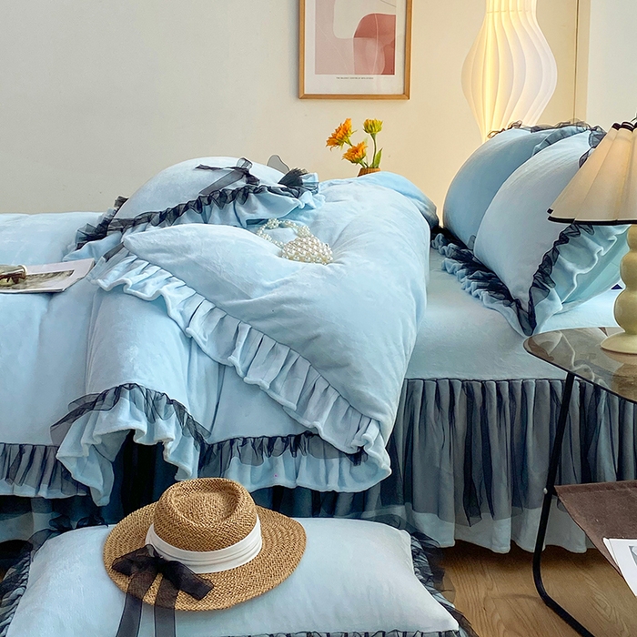 91家纺网 家纺一手货源 找家纺 言熙居 2024新款牛奶绒蕾丝花边黑纱四件套 蕾丝-小清新蓝