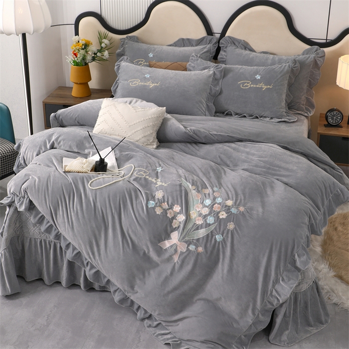 91家纺网 家纺一手货源 找家纺 优姿家纺 2024新品宝宝绒11斤夹棉床盖保暖四件套 铃兰花-轻奢灰