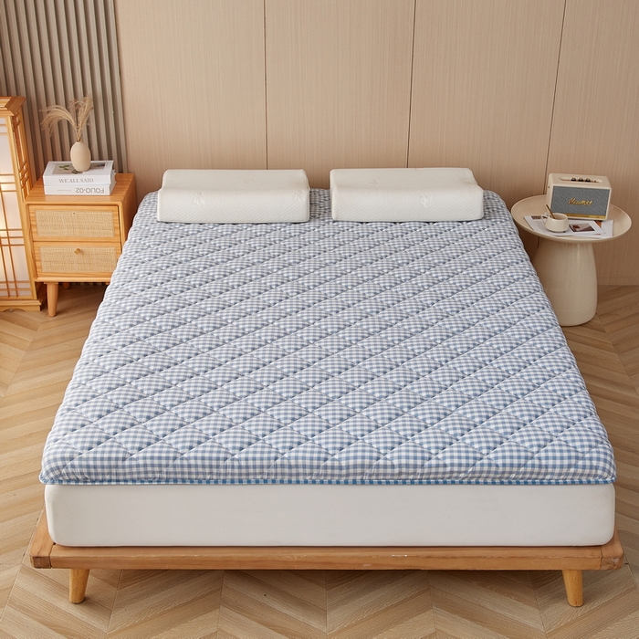 91家纺网 家纺一手货源 找家纺 迪乐妮 2024新款大床乳胶椰棕床垫（无印家居风）蓝小格