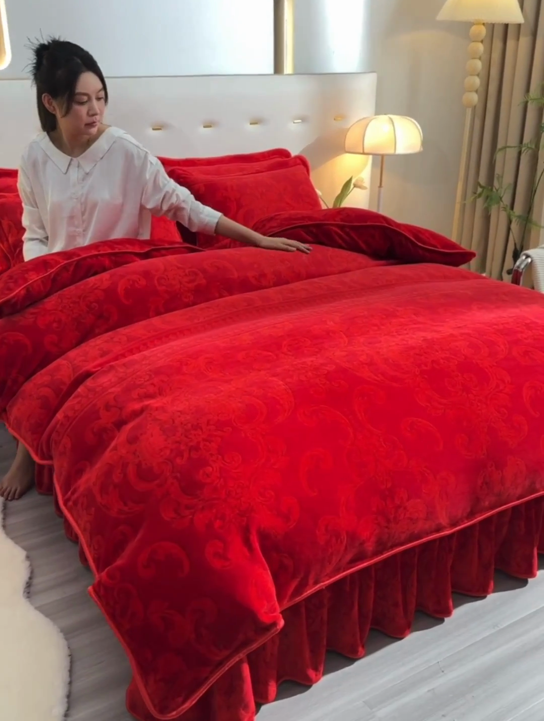 91家纺网 家纺一手货源 找家纺 馨梦缘 2025新款小包边款牛奶绒8.5斤高克重床裙款四件套 钟爱一生