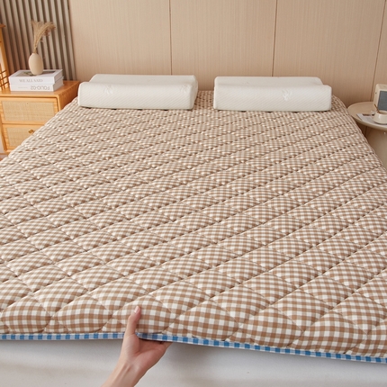 91家纺网 家纺一手货源 找家纺 迪乐妮 2024新款大床乳胶椰棕床垫（无印家居风）咖小格