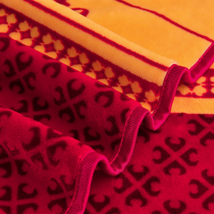 91家纺网 家纺一手货源 找家纺 馨梦缘 2025新款小包边款牛奶绒8.5斤高克重牛奶绒金雕绒床裙款四件套 爱的花海