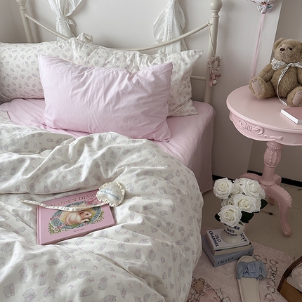 91家纺网 家纺一手货源 找家纺 恋恋三季 2024新款13372全棉40支四件套单品枕套碎花系列-四件套 懒懒猫