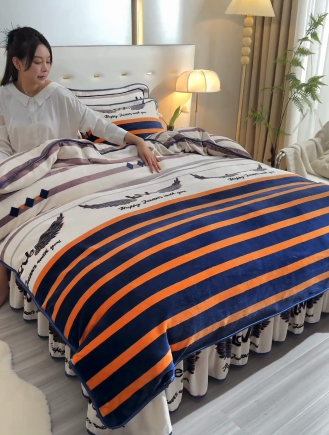 91家纺网 家纺一手货源 找家纺 馨梦缘 2025新款小包边款牛奶绒8.5斤高克重牛奶绒金雕绒床裙款四件套 裸婚时代