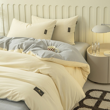 91家纺网 家纺一手货源 找家纺 涵宸家纺 2024新款原棉纯色织标磨毛单品及套件--被套 奶昔白+浅灰