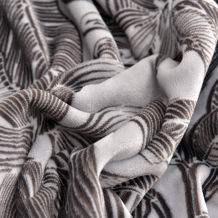 91家纺网 家纺一手货源 找家纺 馨梦缘 2025新款小包边款牛奶绒8.5斤高克重牛奶绒金雕绒床裙款四件套 叶语浪漫