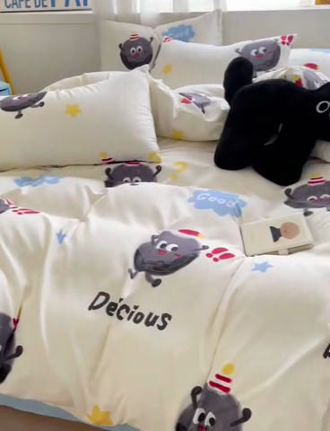 91家纺网 家纺一手货源 找家纺 慕晨 2024开学季新款学生宿舍三件套被套小清新卡通超柔水洗云朵棉皱皱泡泡棉四件套 黑煤球