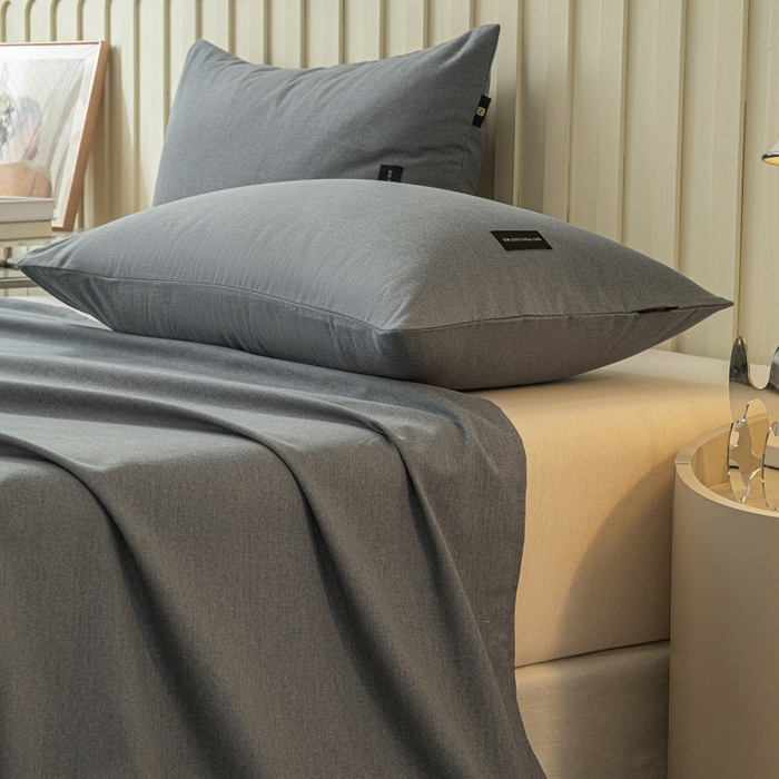 91家纺网 家纺一手货源 找家纺 涵宸家纺 2024新款原棉纯色织标磨毛单品及套件--枕套 单枕套-深灰
