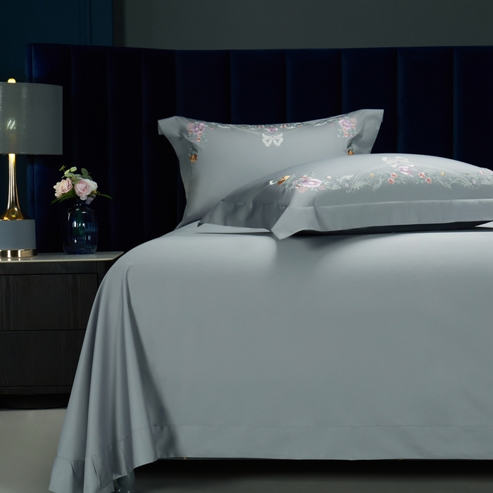 91家纺网 家纺一手货源 找家纺 美娘阁2025新款双股长绒棉居家款四件套 花与爱丽丝-高级灰