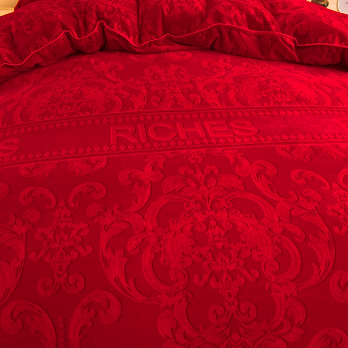 91家纺网 家纺一手货源 找家纺 馨梦缘 2025新款小包边款牛奶绒8.5斤高克重床裙款四件套 钟爱一生