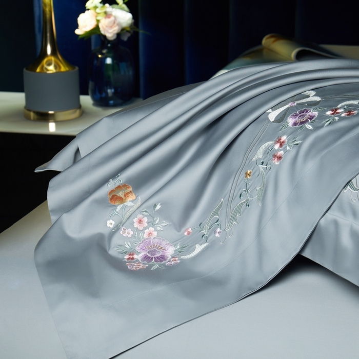 91家纺网 家纺一手货源 找家纺 美娘阁2025新款双股长绒棉居家款四件套 花与爱丽丝-高级灰