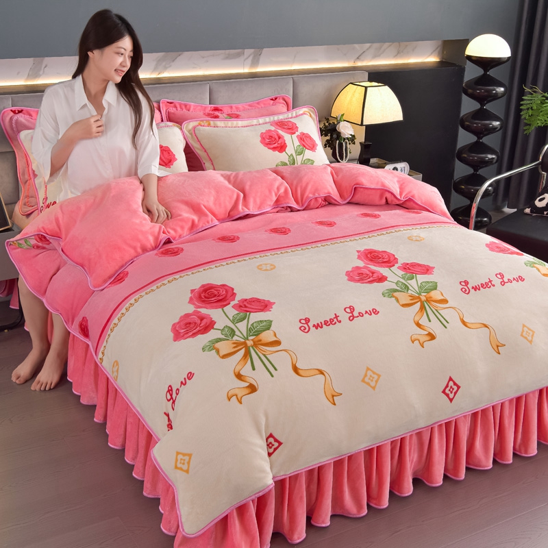 91家纺网 家纺一手货源 找家纺 锦铭源2025年7斤加厚印花牛奶绒四件套水晶法莱金貂绒床裙款粉玫瑰