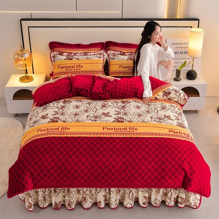 91家纺网 家纺一手货源 找家纺 馨梦缘 2025新款小包边款牛奶绒8.5斤高克重牛奶绒金雕绒床裙款四件套 爱的花海