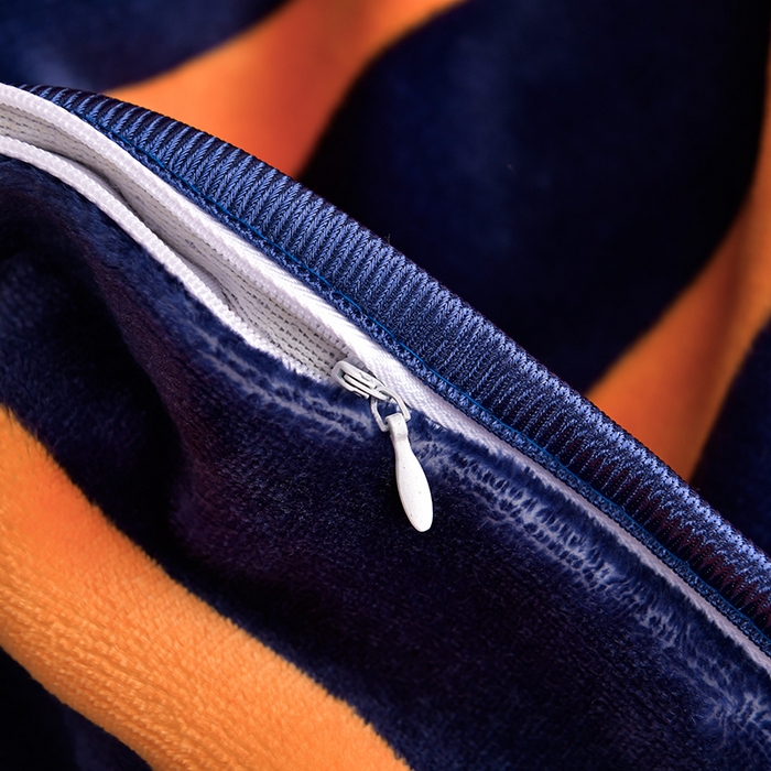 91家纺网 家纺一手货源 找家纺 馨梦缘 2025新款小包边款牛奶绒8.5斤高克重牛奶绒金雕绒床裙款四件套 裸婚时代