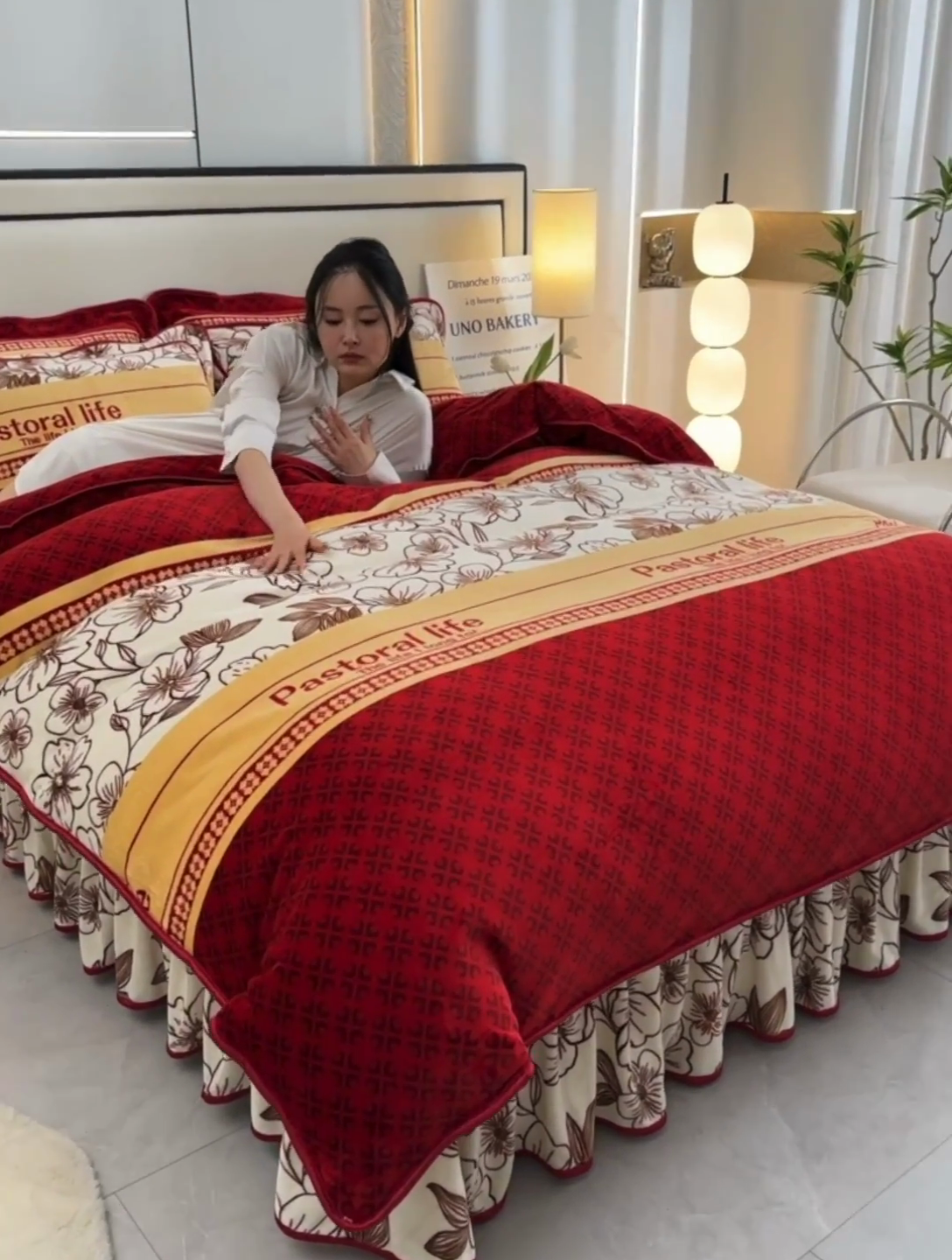 91家纺网 家纺一手货源 找家纺 馨梦缘 2025新款小包边款牛奶绒8.5斤高克重牛奶绒金雕绒床裙款四件套 爱的花海