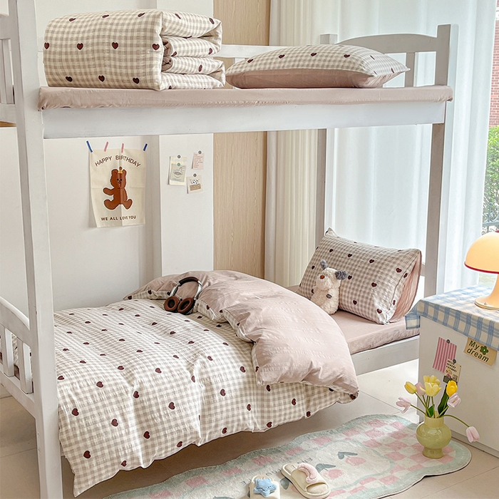 91家纺网 家纺一手货源 找家纺 安哆啦家纺 2024新款A类有氧泡泡纱云纱棉学生季宿舍床三四件套 怦然心动