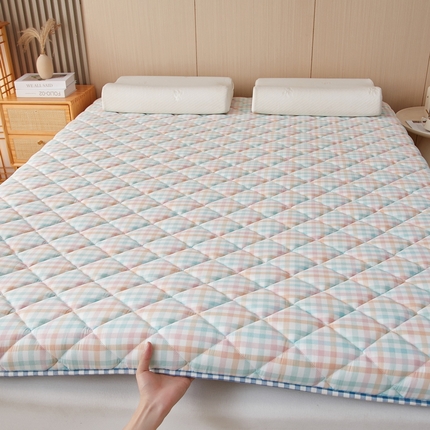 91家纺网 家纺一手货源 找家纺 迪乐妮 2024新款大床乳胶椰棕床垫（无印家居风）冰淇淋格