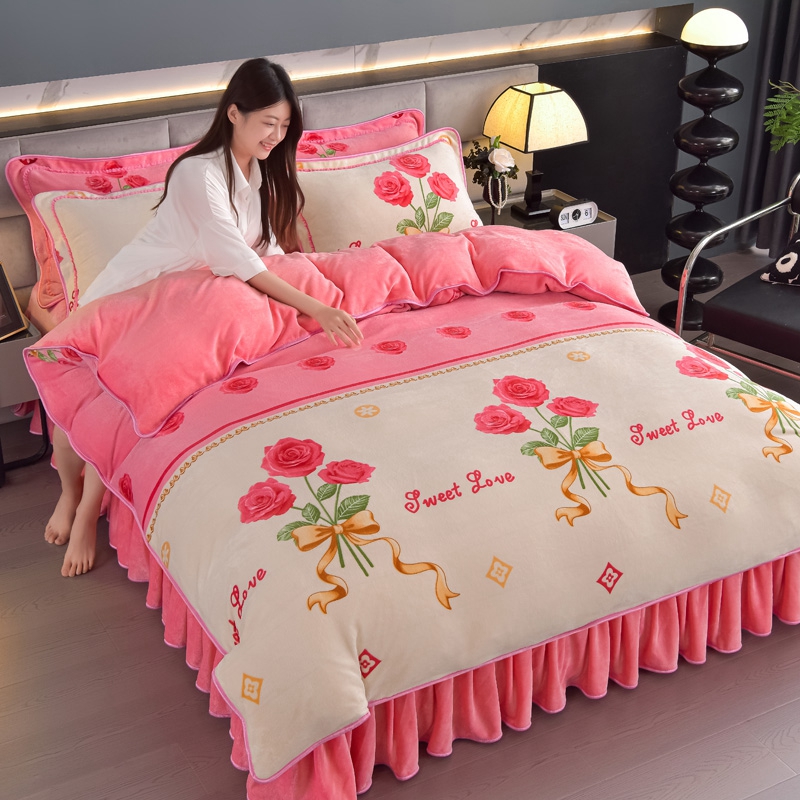 91家纺网 家纺一手货源 找家纺 锦铭源2025年7斤加厚印花牛奶绒四件套水晶法莱金貂绒床裙款粉玫瑰