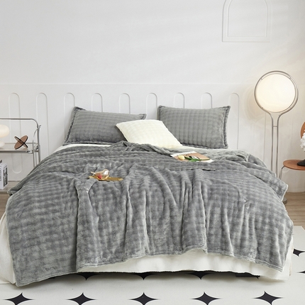 91家纺网 家纺一手货源 找家纺 悦织湾家纺 2025新款布兰卡系列仿兔毛小泡泡兔纯色牛奶绒毛毯 布兰卡-深灰