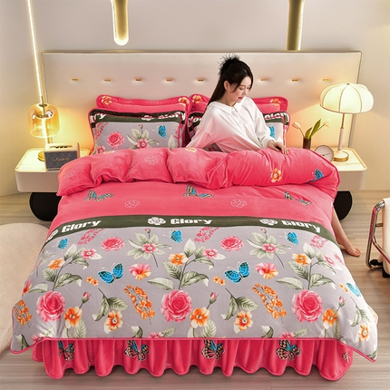 91家纺网 家纺一手货源 找家纺 馨梦缘 2025新款小包边款牛奶绒8.5斤高克重牛奶绒金雕绒床裙款四件套 花香仙子