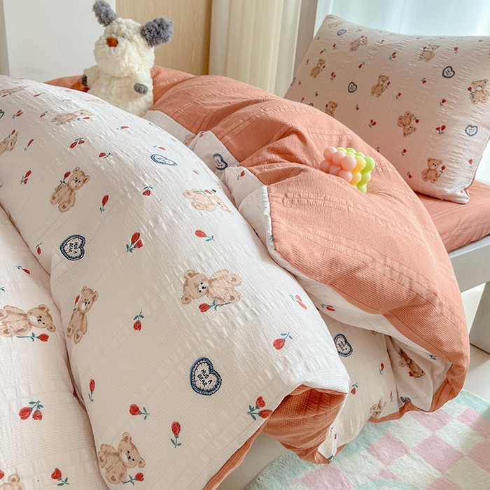 91家纺网 家纺一手货源 找家纺 安哆啦家纺 2024新款A类有氧泡泡纱云纱棉学生季宿舍床三四件套 采花熊