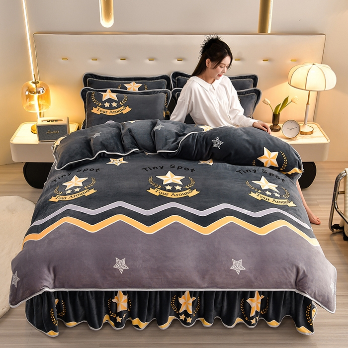 91家纺网 家纺一手货源 找家纺 馨梦缘 2025新款小包边款牛奶绒8.5斤高克重牛奶绒金雕绒床裙款四件套 明日之星