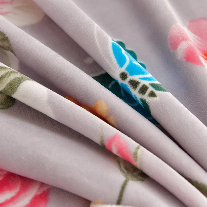 91家纺网 家纺一手货源 找家纺 馨梦缘 2025新款小包边款牛奶绒8.5斤高克重牛奶绒金雕绒床裙款四件套 花香仙子