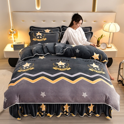 91家纺网 家纺一手货源 找家纺 馨梦缘 2025新款小包边款牛奶绒8.5斤高克重牛奶绒金雕绒床裙款四件套 明日之星