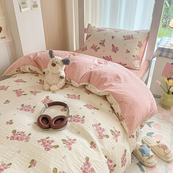 91家纺网 家纺一手货源 找家纺 安哆啦家纺 2024新款A类有氧泡泡纱云纱棉学生季宿舍床三四件套 绣球粉