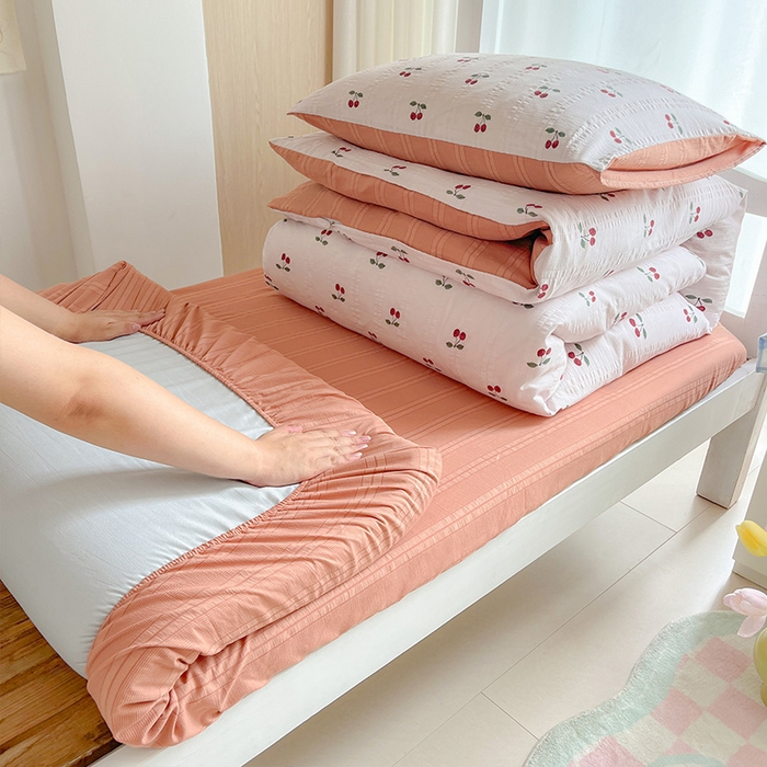 91家纺网 家纺一手货源 找家纺 安哆啦家纺 2024新款A类有氧泡泡纱云纱棉学生季宿舍床三四件套 小樱桃