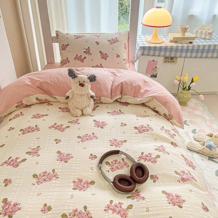 91家纺网 家纺一手货源 找家纺 安哆啦家纺 2024新款A类有氧泡泡纱云纱棉学生季宿舍床三四件套 绣球粉