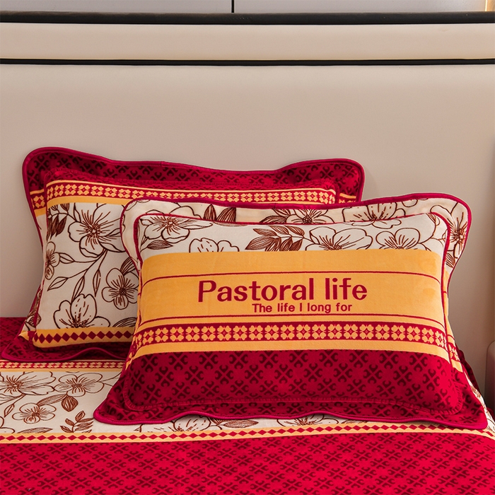 91家纺网 家纺一手货源 找家纺 馨梦缘 2025新款小包边款牛奶绒8.5斤高克重牛奶绒金雕绒床裙款四件套 爱的花海