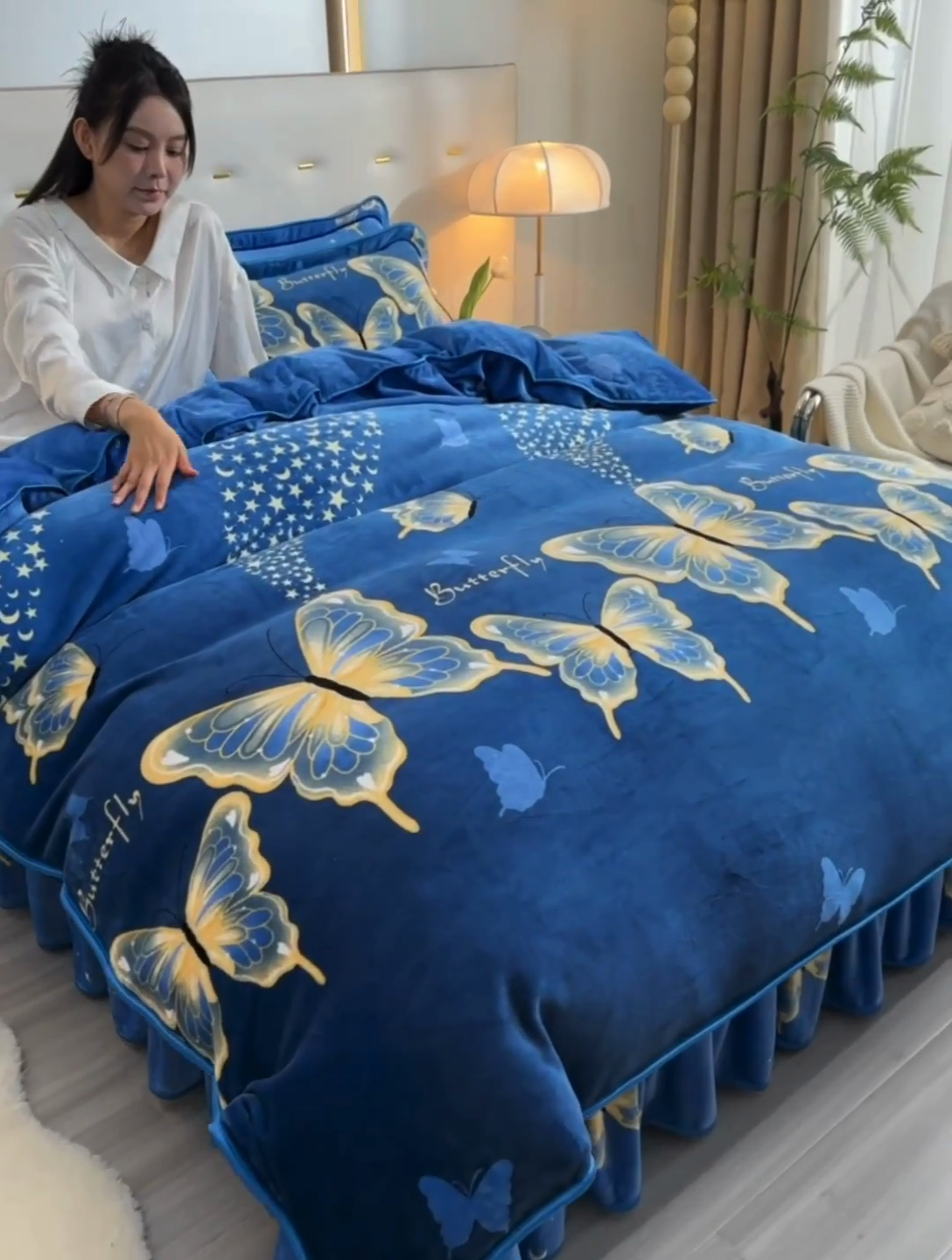 91家纺网 家纺一手货源 找家纺 馨梦缘 2025新款小包边款牛奶绒8.5斤高克重牛奶绒金雕绒床裙款四件套 轻舞飞扬