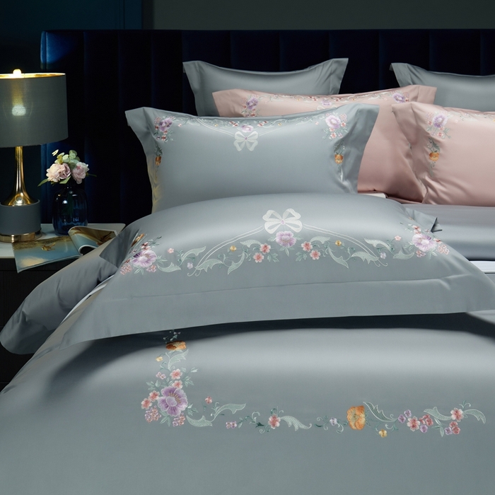 91家纺网 家纺一手货源 找家纺 美娘阁2025新款双股长绒棉居家款四件套 花与爱丽丝-高级灰