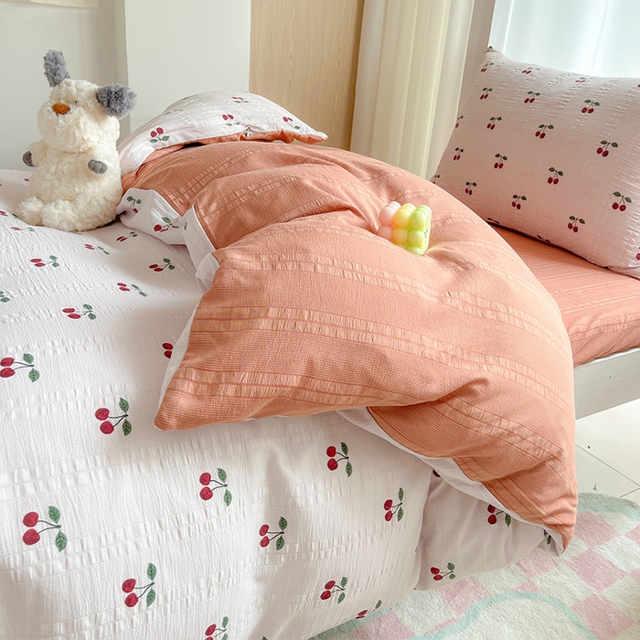 91家纺网 家纺一手货源 找家纺 安哆啦家纺 2024新款A类有氧泡泡纱云纱棉学生季宿舍床三四件套 小樱桃